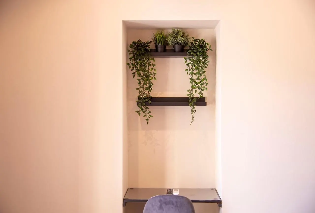 Konukevi Ad Suites Tritone Roma